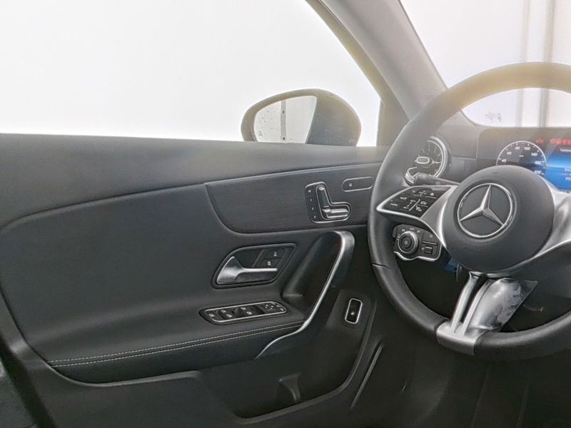 Mercedes-Benz A 250 2025