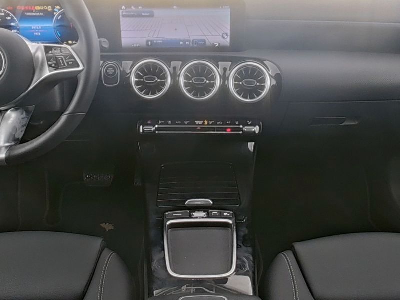 Mercedes-Benz A 250 2025