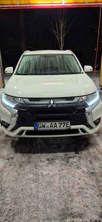 Mitsubishi Plug-in Hybrid Outlander 2020