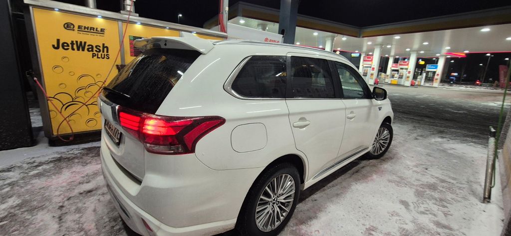 Mitsubishi Plug-in Hybrid Outlander 2020