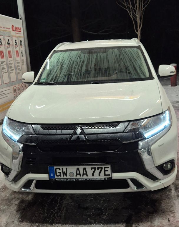 Mitsubishi Plug-in Hybrid Outlander 2020