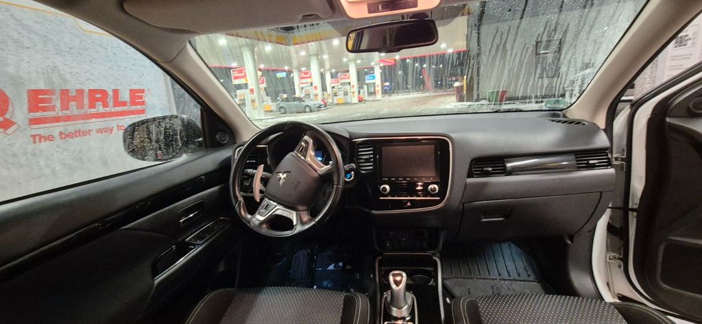 Mitsubishi Plug-in Hybrid Outlander 2020