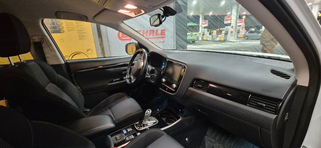 Mitsubishi Plug-in Hybrid Outlander 2020