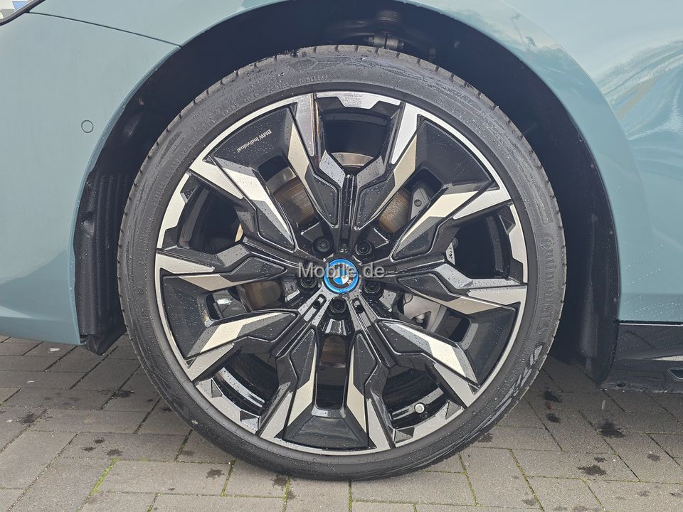 BMW i5 2025