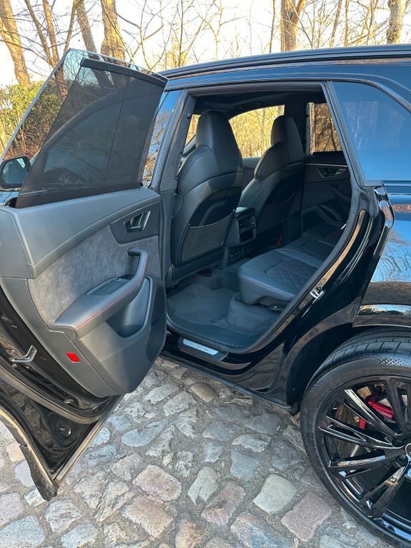Audi SQ8 2025