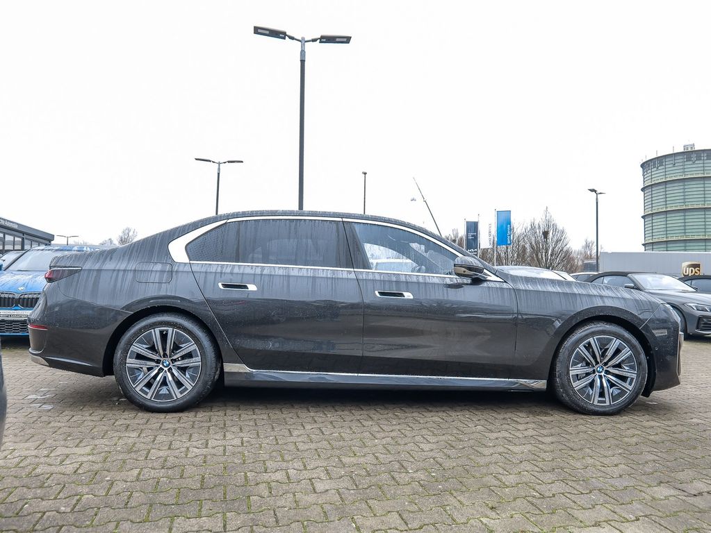 BMW 740 2023