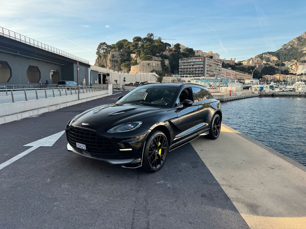 Aston Martin DBX 2025