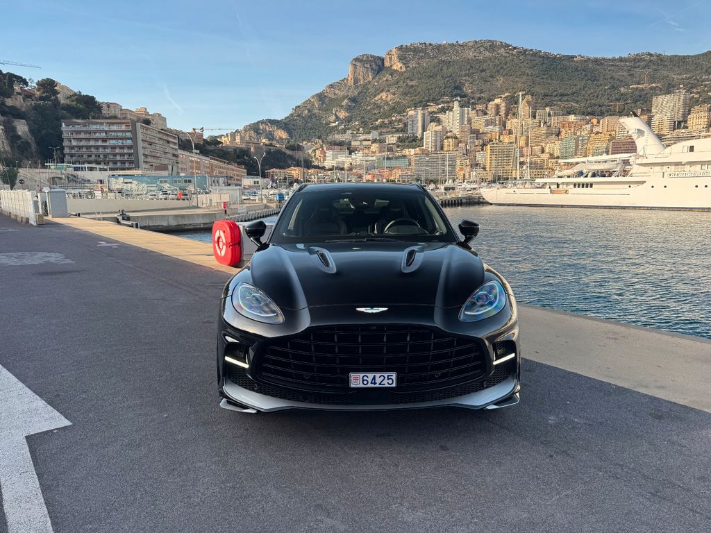 Aston Martin DBX 2025