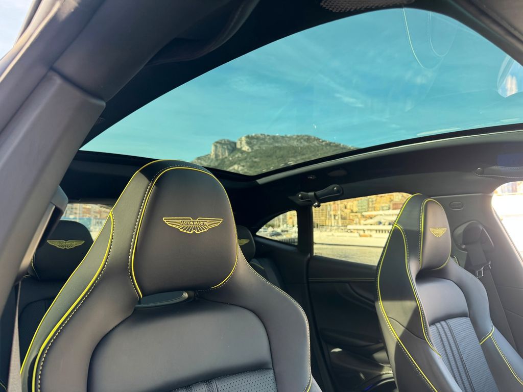 Aston Martin DBX 2025