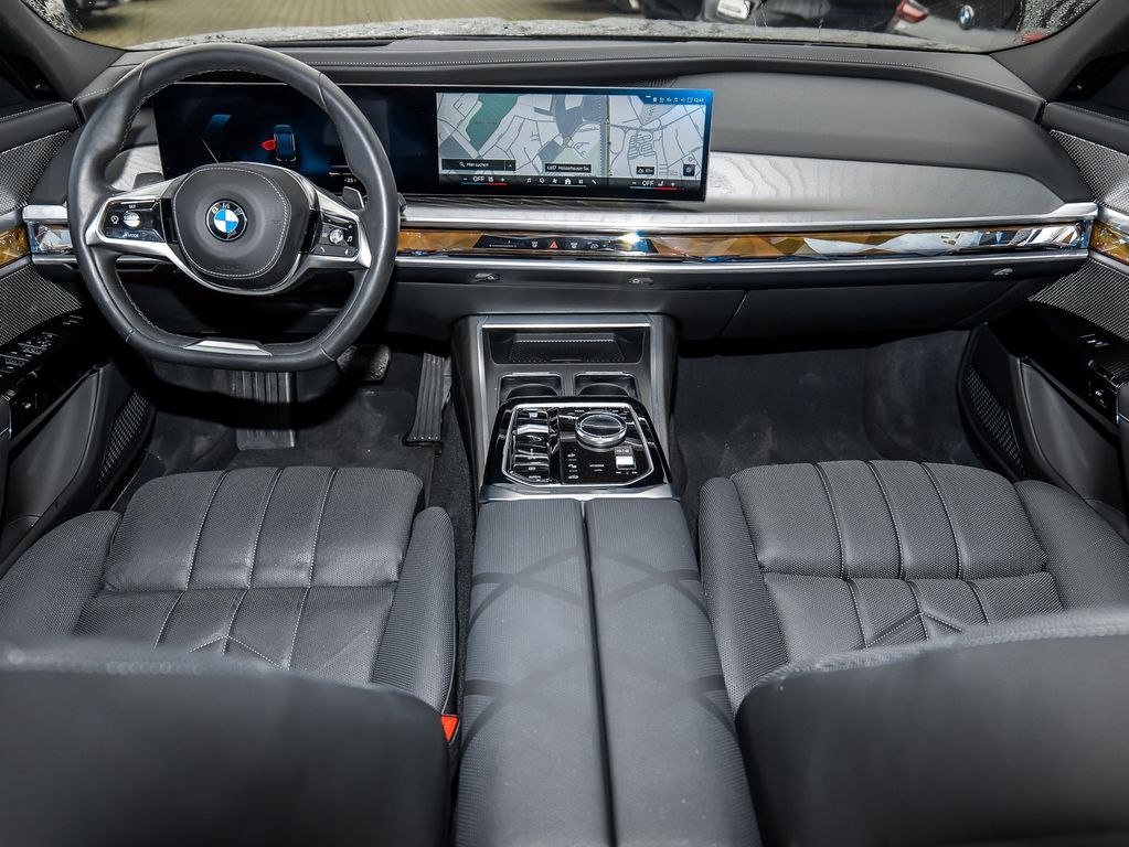 BMW 740 2023