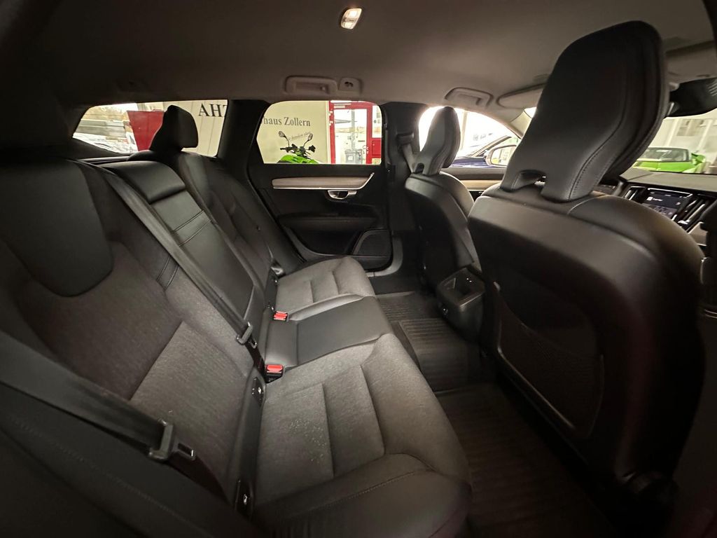 Volvo V90 2023