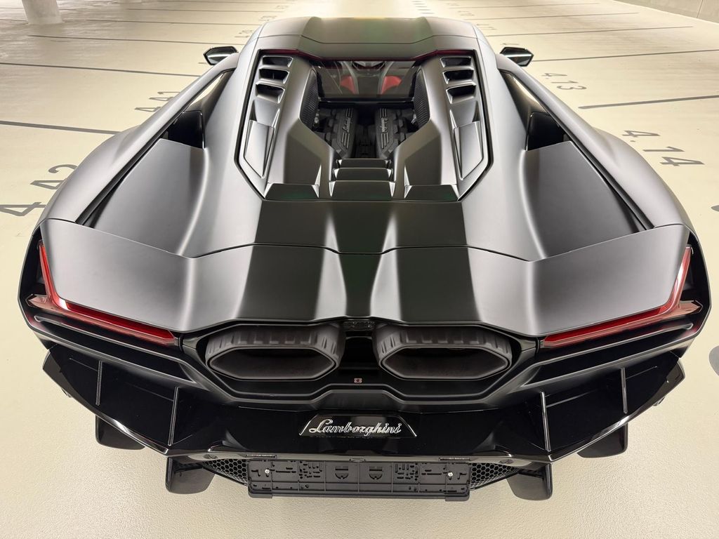 Lamborghini Revuelto 2025