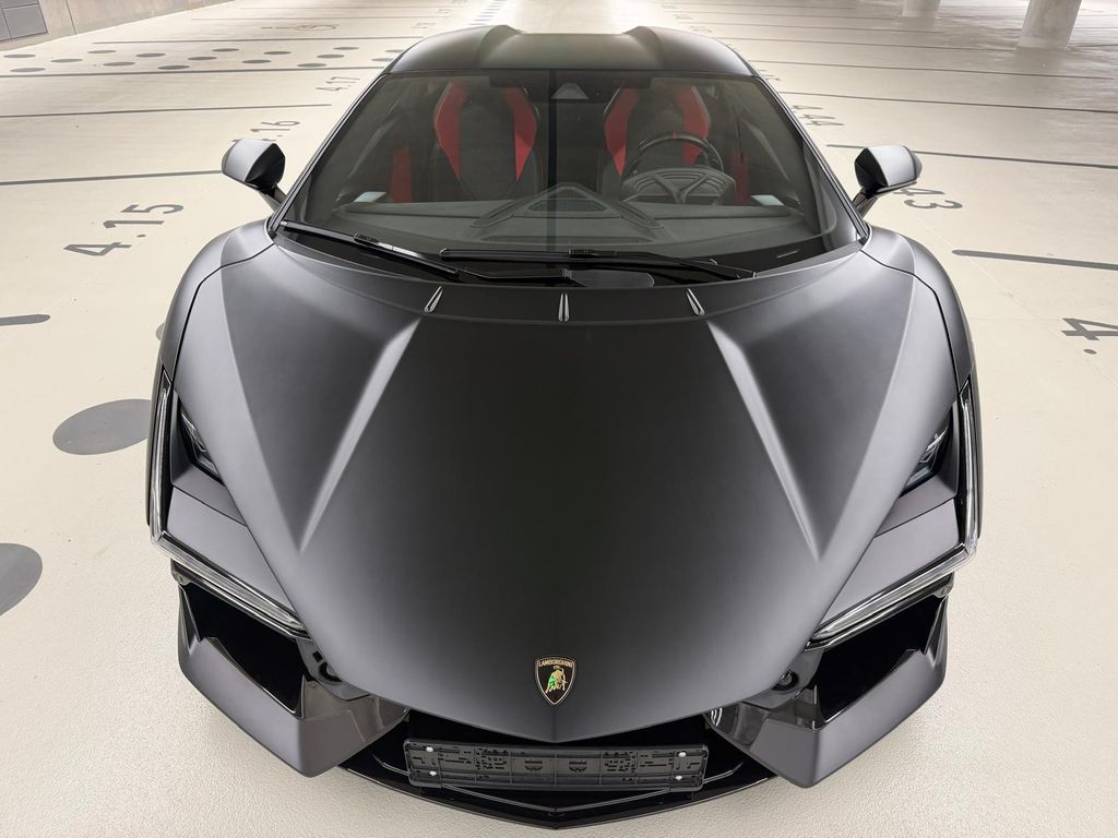 Lamborghini Revuelto 2025