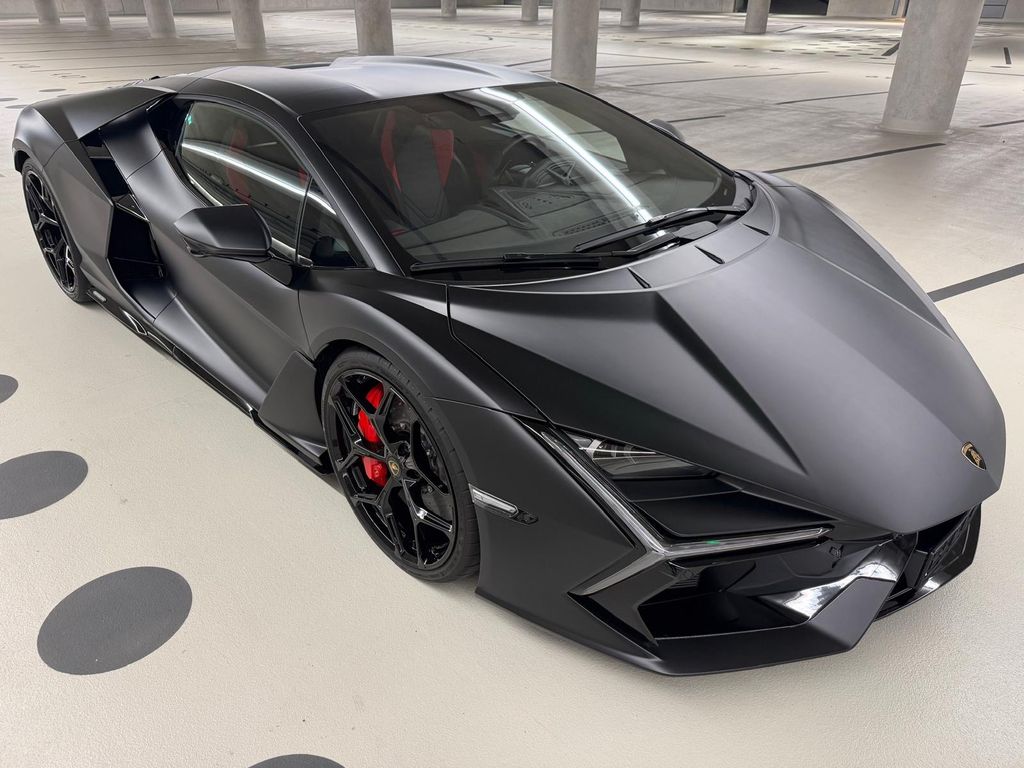 Lamborghini Revuelto 2025