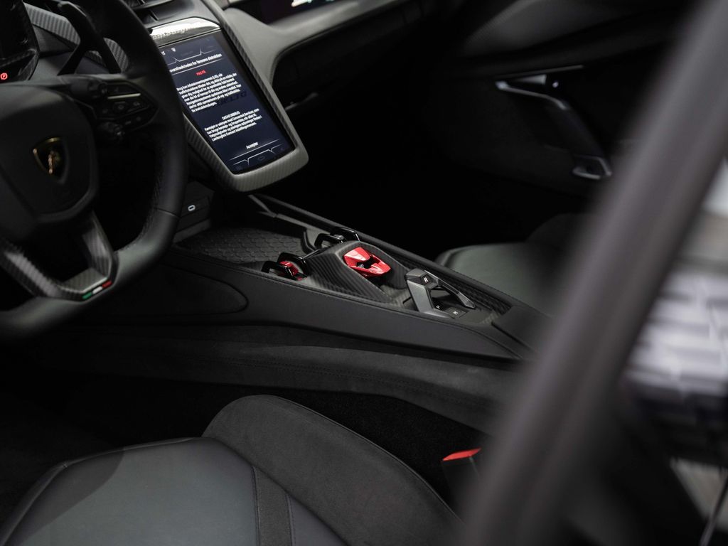 Lamborghini Revuelto 2024