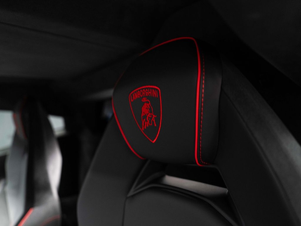 Lamborghini Revuelto 2024