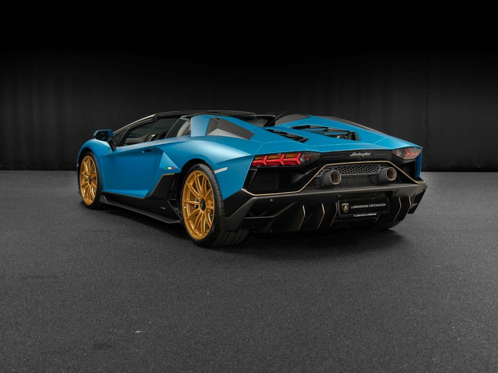 Lamborghini Aventador 2022