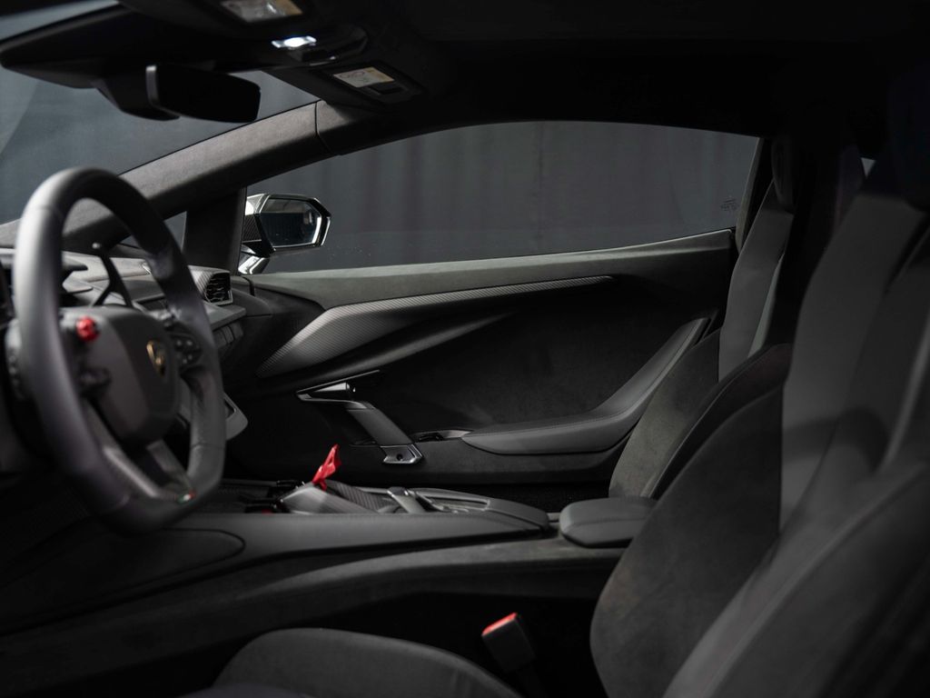 Lamborghini Revuelto 2024