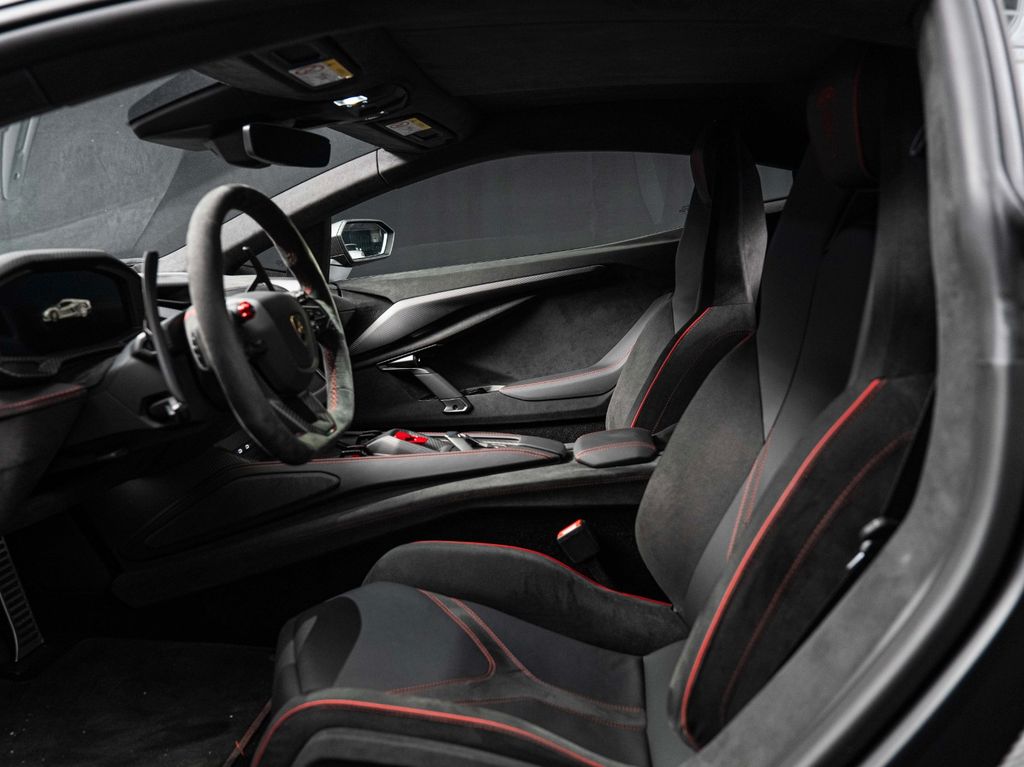 Lamborghini Revuelto 2024