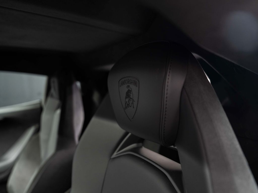 Lamborghini Revuelto 2024