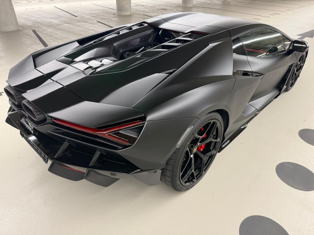 Lamborghini Revuelto 2025