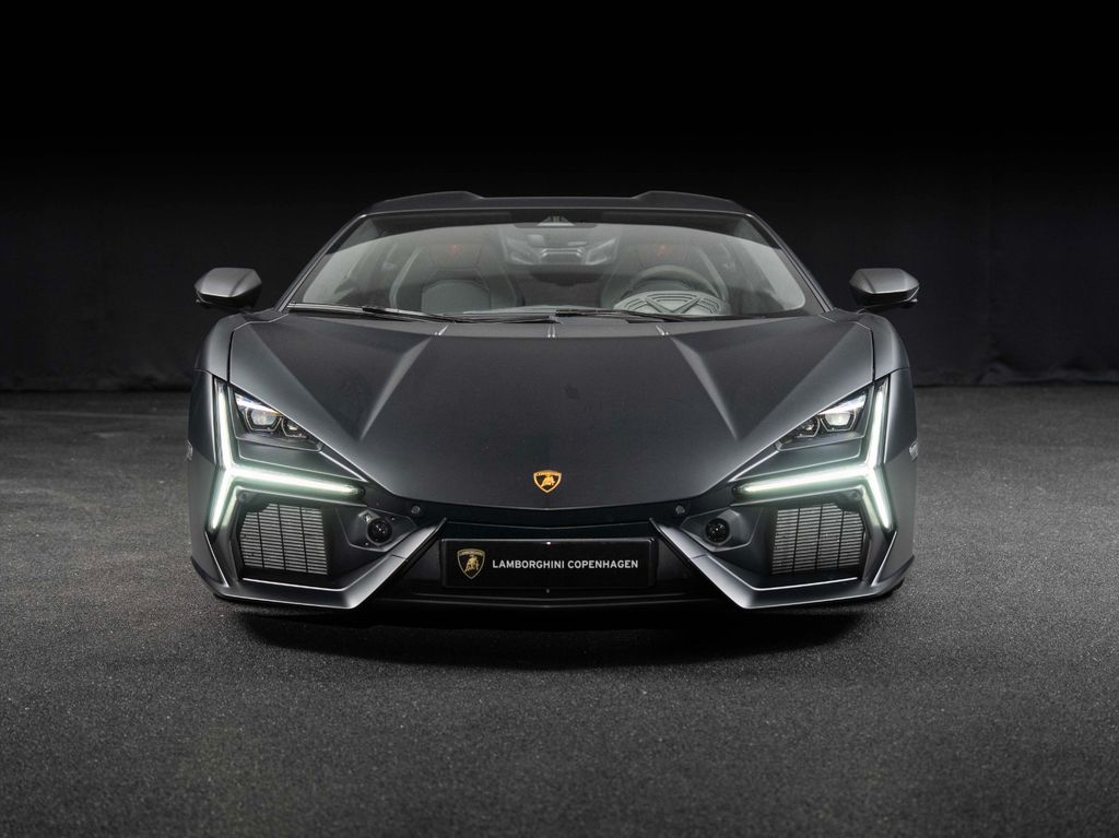 Lamborghini Revuelto 2024