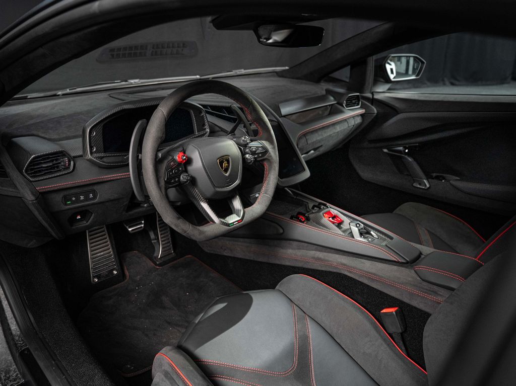 Lamborghini Revuelto 2024