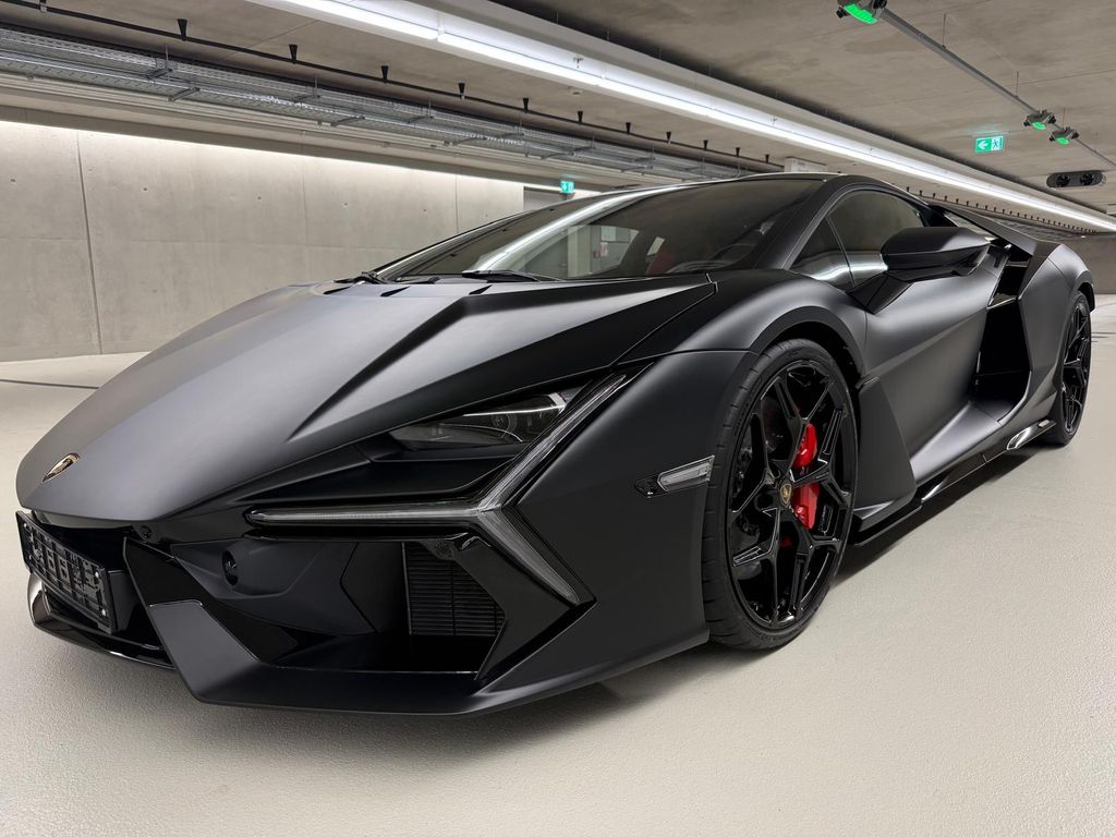 Lamborghini Revuelto 2025