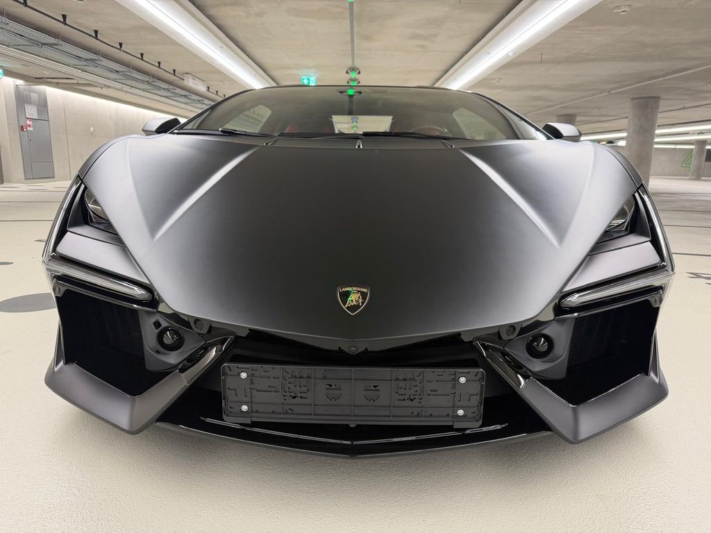 Lamborghini Revuelto 2025