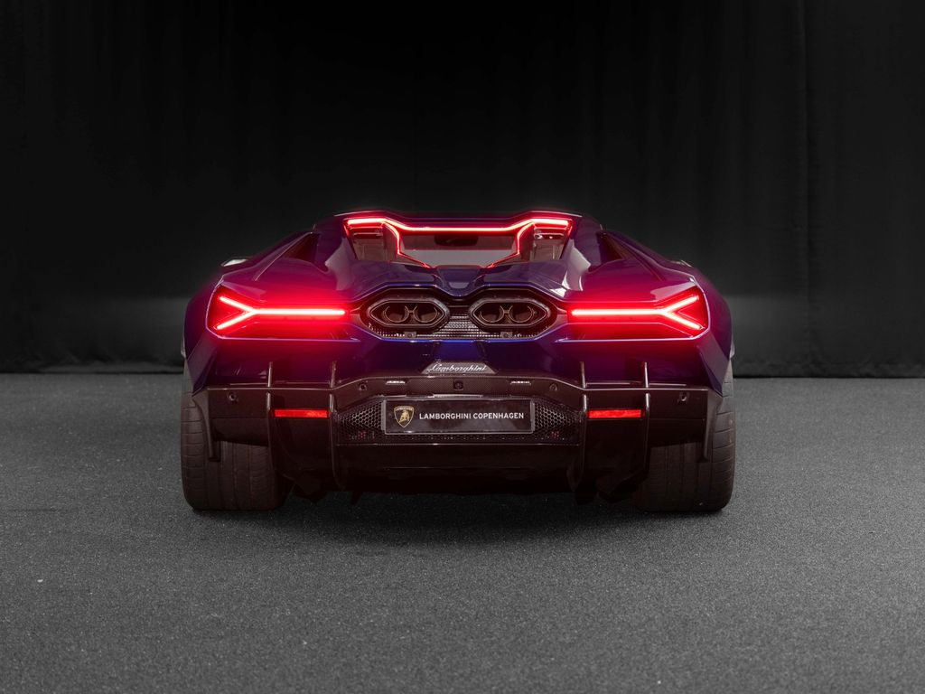 Lamborghini Revuelto 2024