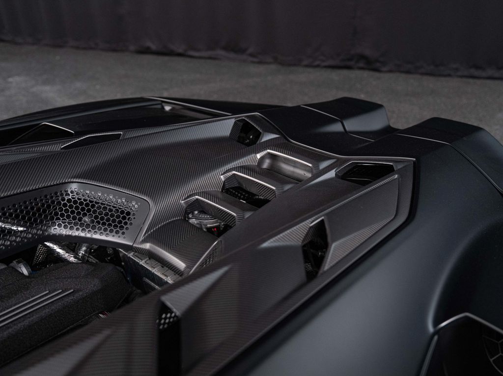 Lamborghini Revuelto 2024