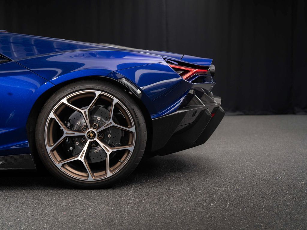 Lamborghini Revuelto 2024
