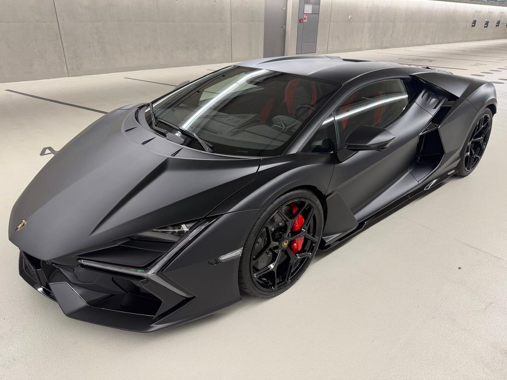 Lamborghini Revuelto 2025