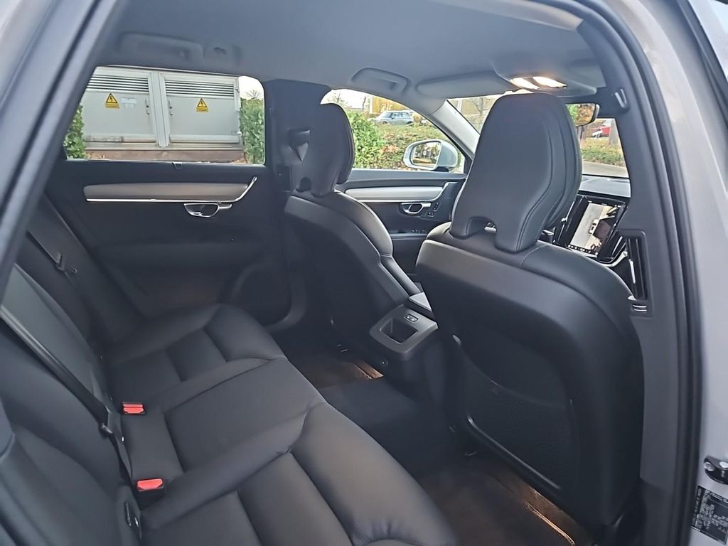 Volvo V90 2024