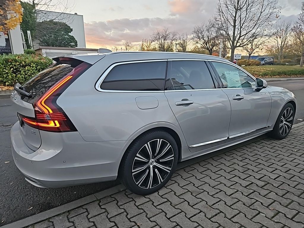Volvo V90 2024