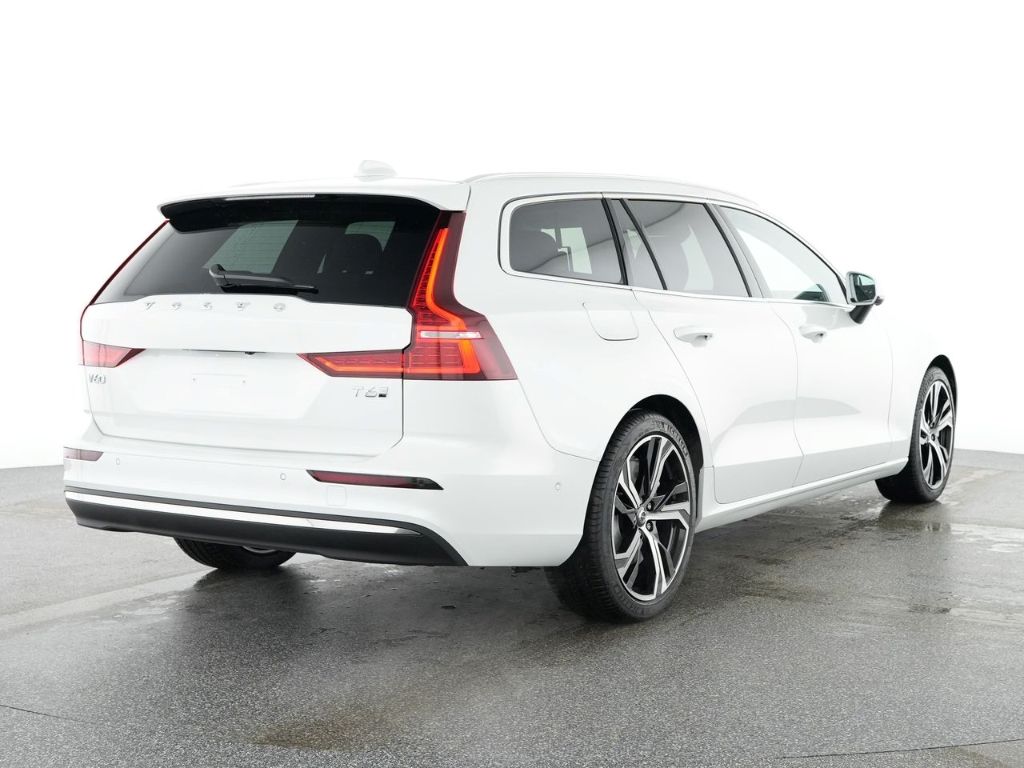 Volvo V60 2025