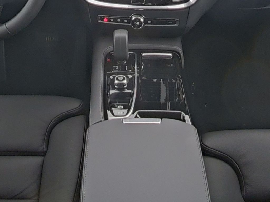 Volvo V60 2025