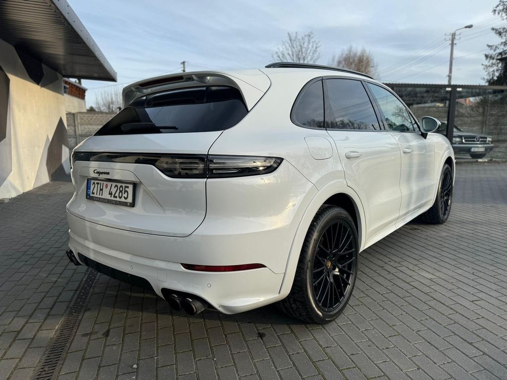 Porsche Cayenne 2021