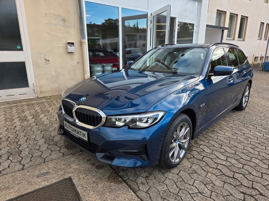 BMW 330 2022