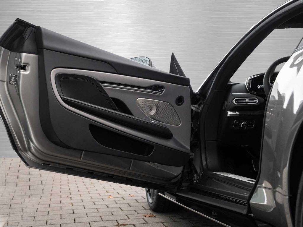 Aston Martin Vanquish