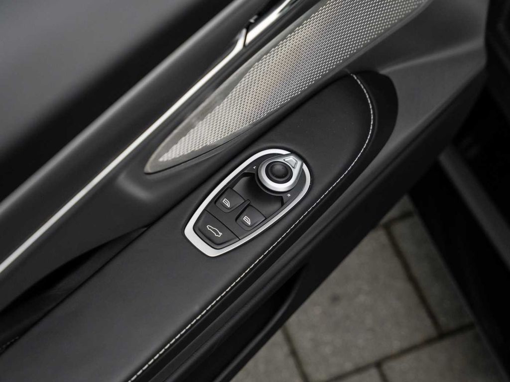 Aston Martin Vanquish