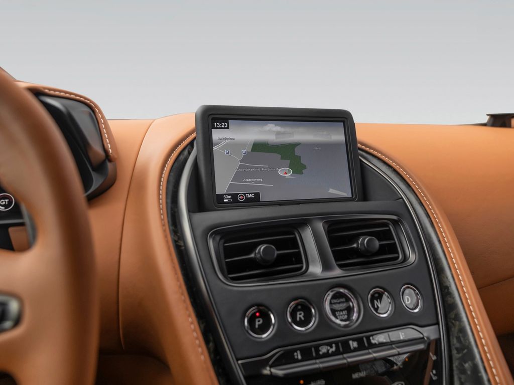 Aston Martin DBS 2023