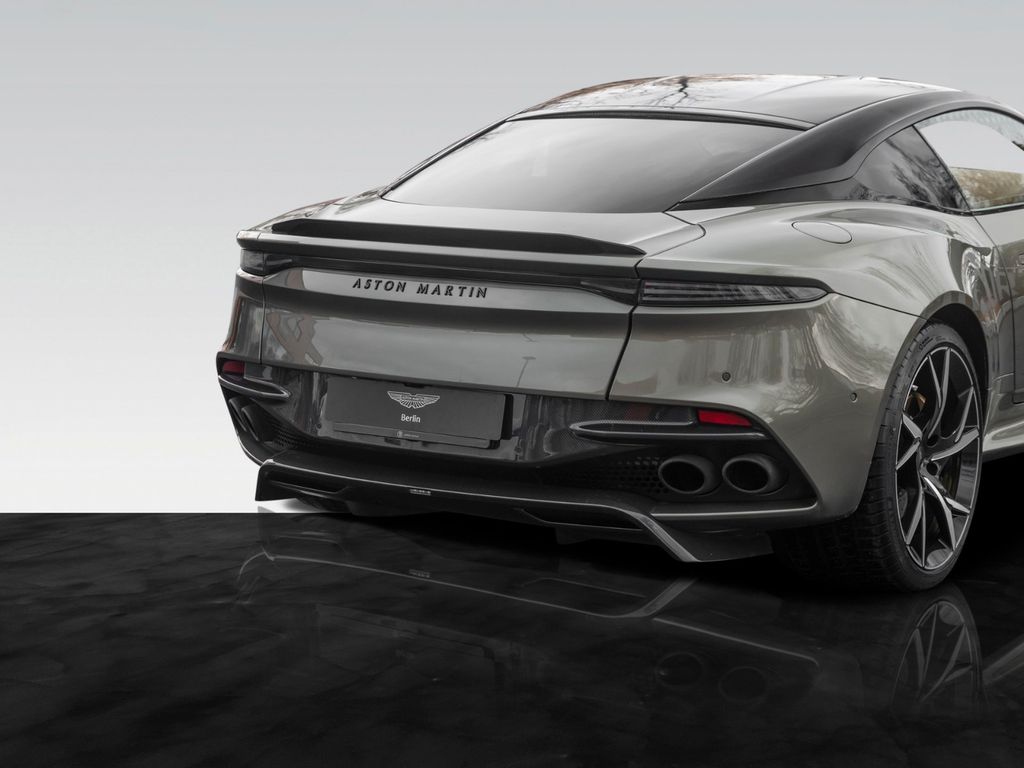 Aston Martin DBS 2023