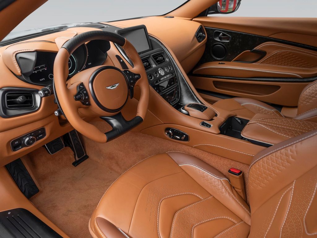 Aston Martin DBS 2023