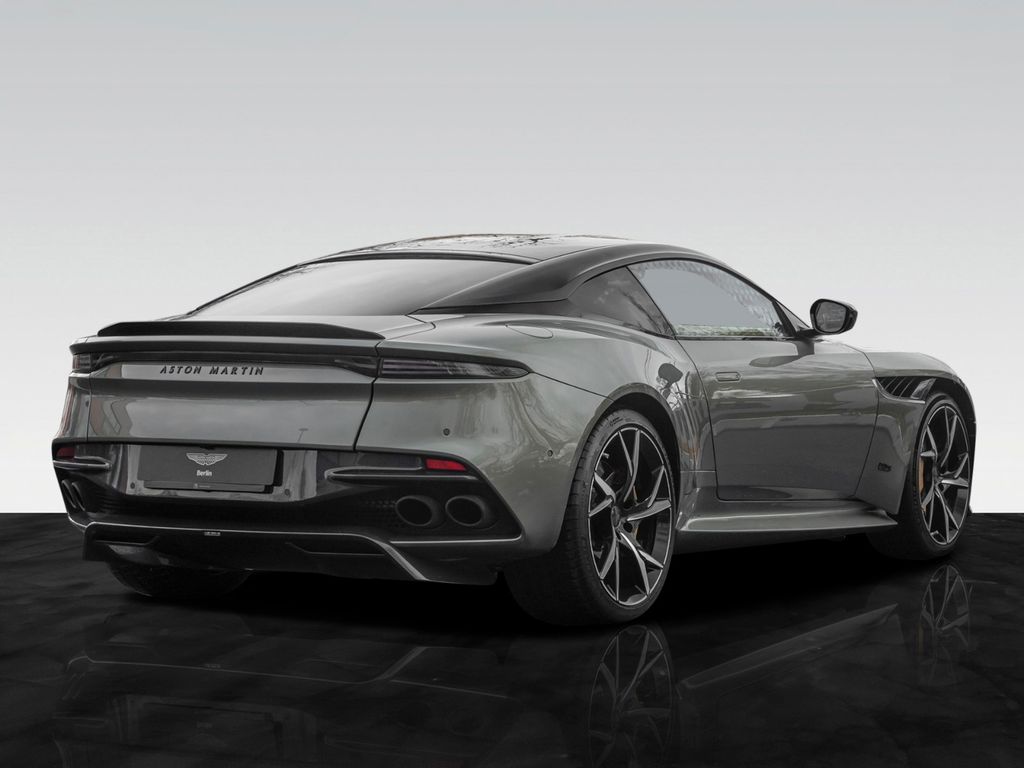 Aston Martin DBS 2023