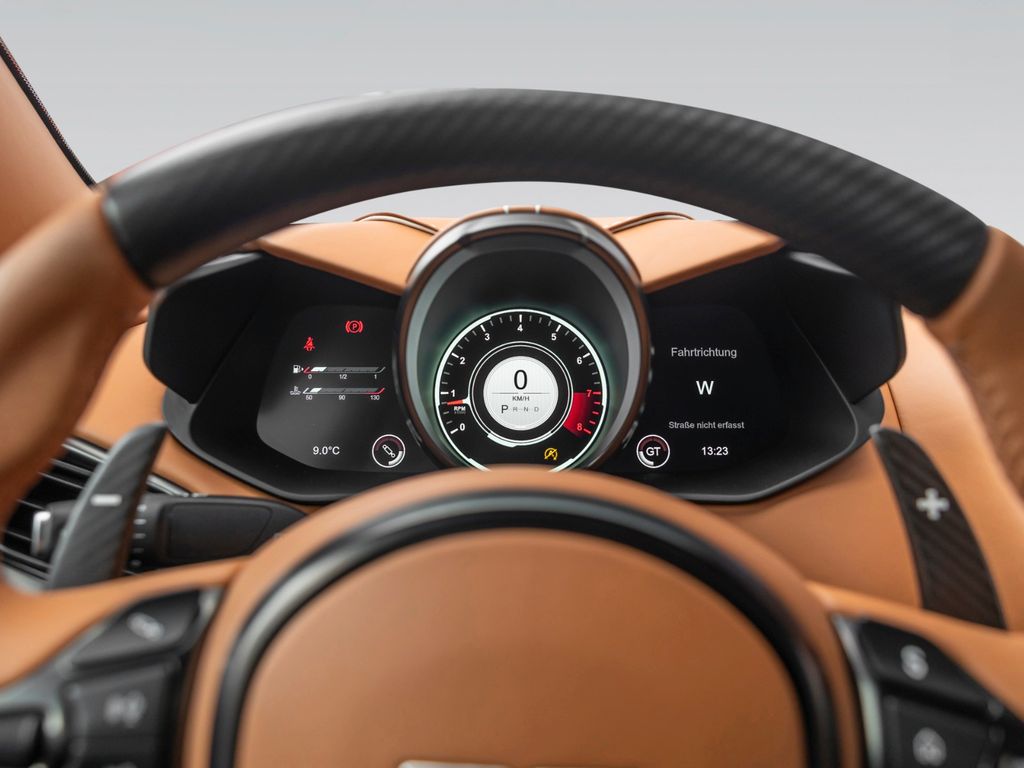 Aston Martin DBS 2023