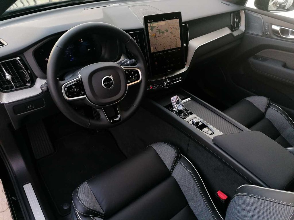 Volvo XC60 2025