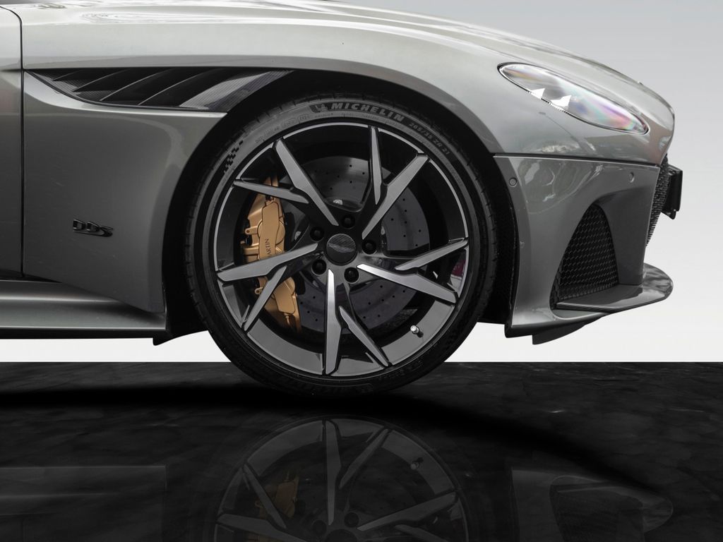 Aston Martin DBS 2023