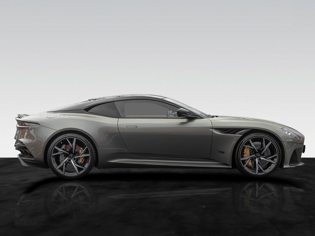 Aston Martin DBS 2023