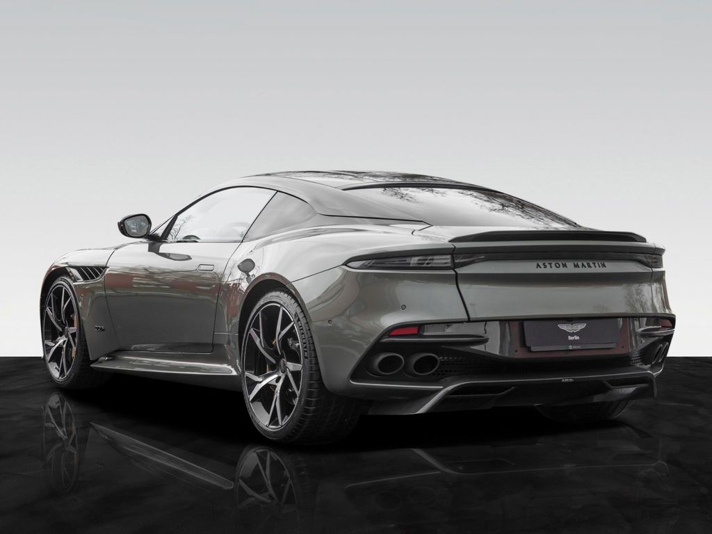 Aston Martin DBS 2023
